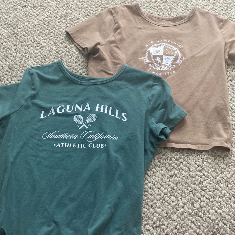 womens cropped hollister t shirts both size medium